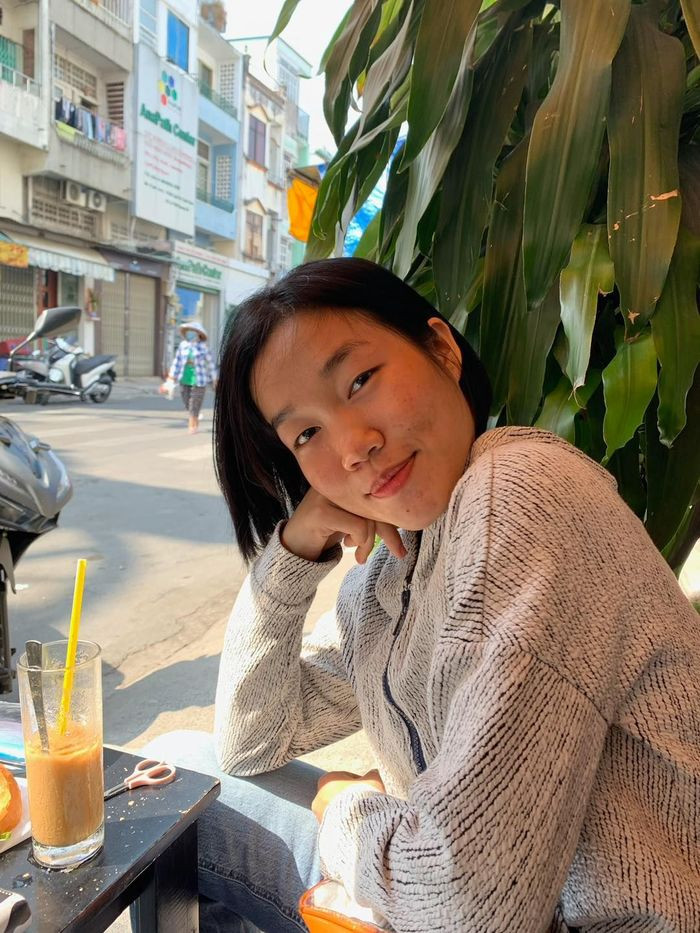 Lê Thụy tên thật là Lê Đặng Vũ Thủy, cô nàng khá nổi tiếng trên nền tảng MXH, đặc biệt là TikTok. Công việc chính của cô gái trẻ là bán hàng online, đặc biệt là "quần xà lỏn".