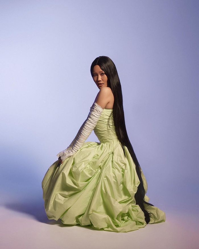 Với tạo hình này hiện tượng mạng nhận về nhiều lời khen ngợi bởi sự độc đáo cũng như cá tính trong phong cách mới.