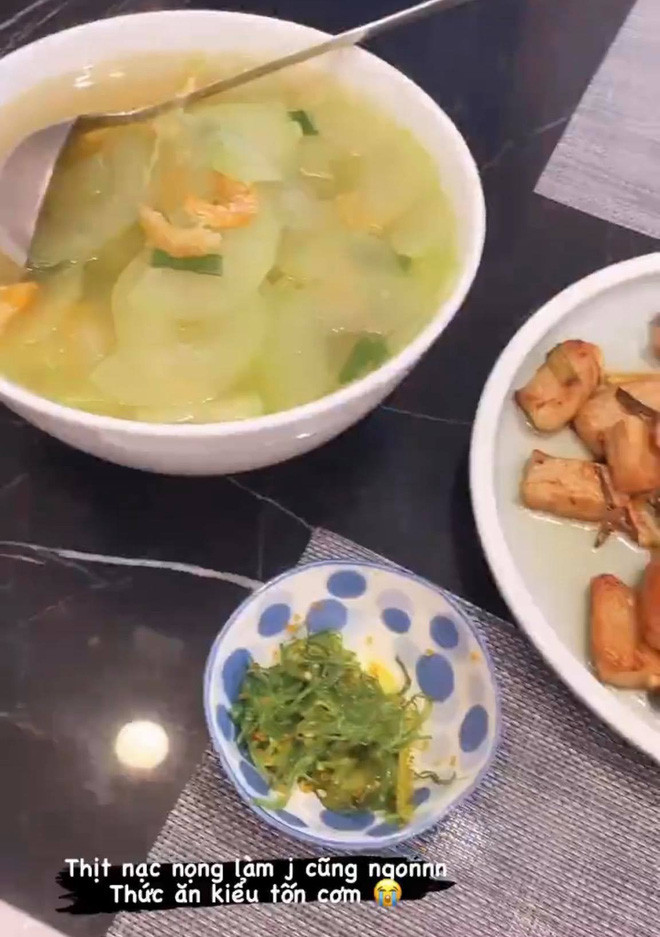 Chỉ với bức ảnh trên dòng story, Phanh Lee đã giúp nhiều người trả lời câu hỏi là "lấy chồng đại gia rồi làm gì?".