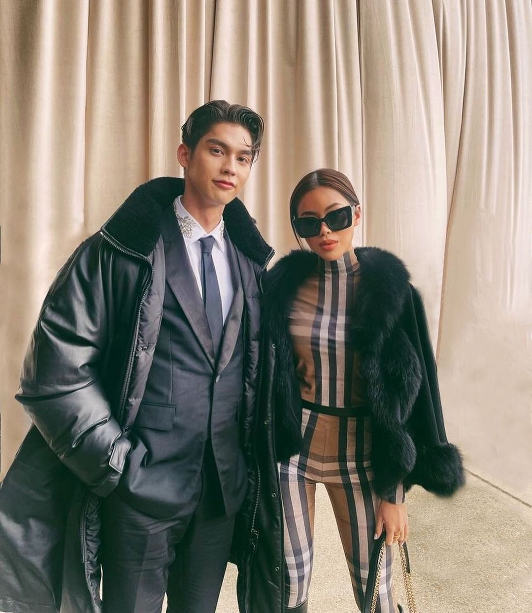 Nhưng lần này, nữ rich kid còn gây ấn tượng hơn khi cho đăng tải 1 bức ảnh bên cạnh trai đẹp khiến nhiều người phải tò mò về danh tính.