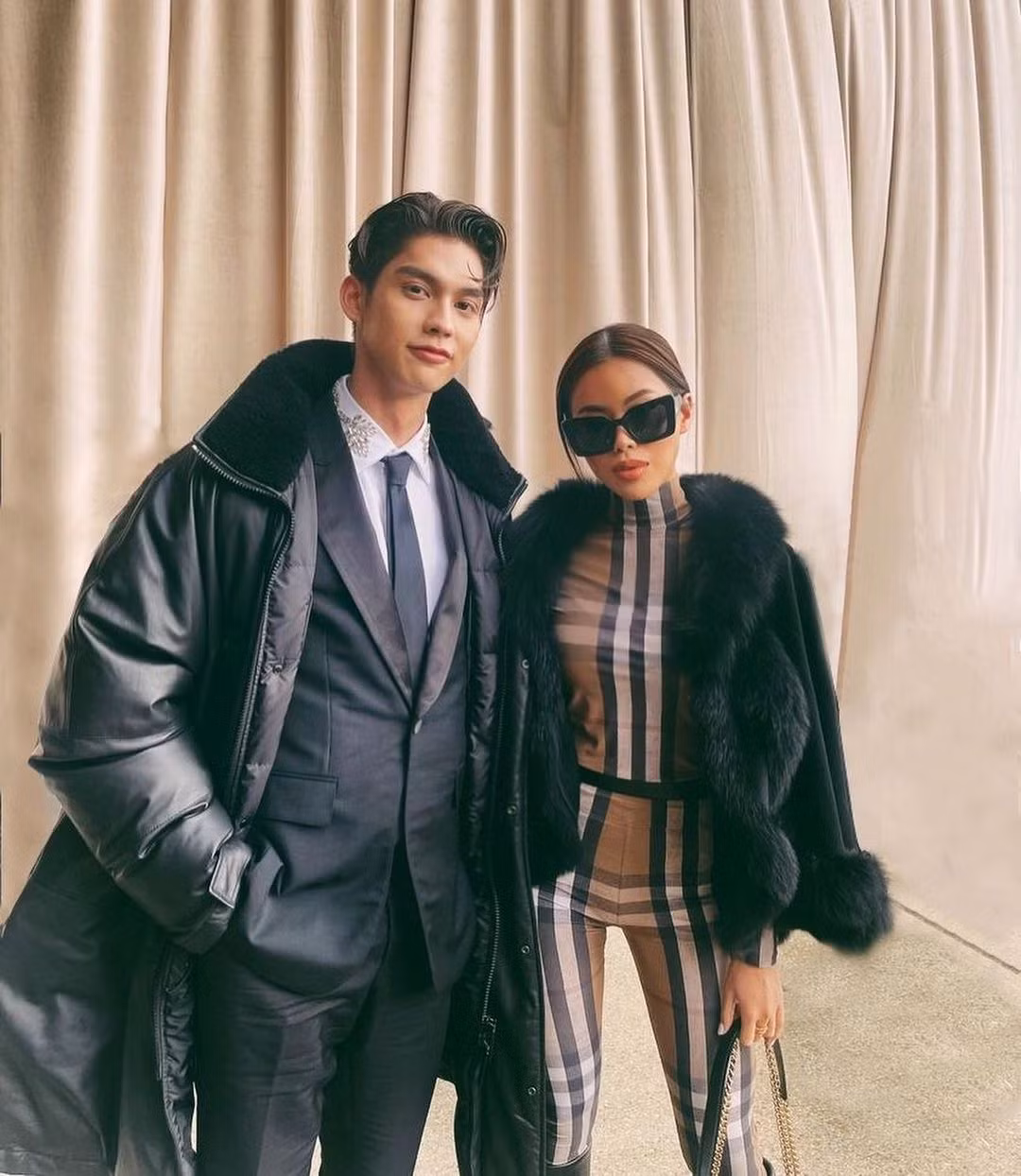 Nhưng lần này, nữ rich kid còn gây ấn tượng hơn khi cho đăng tải 1 bức ảnh bên cạnh trai đẹp khiến nhiều người phải tò mò về danh tính.