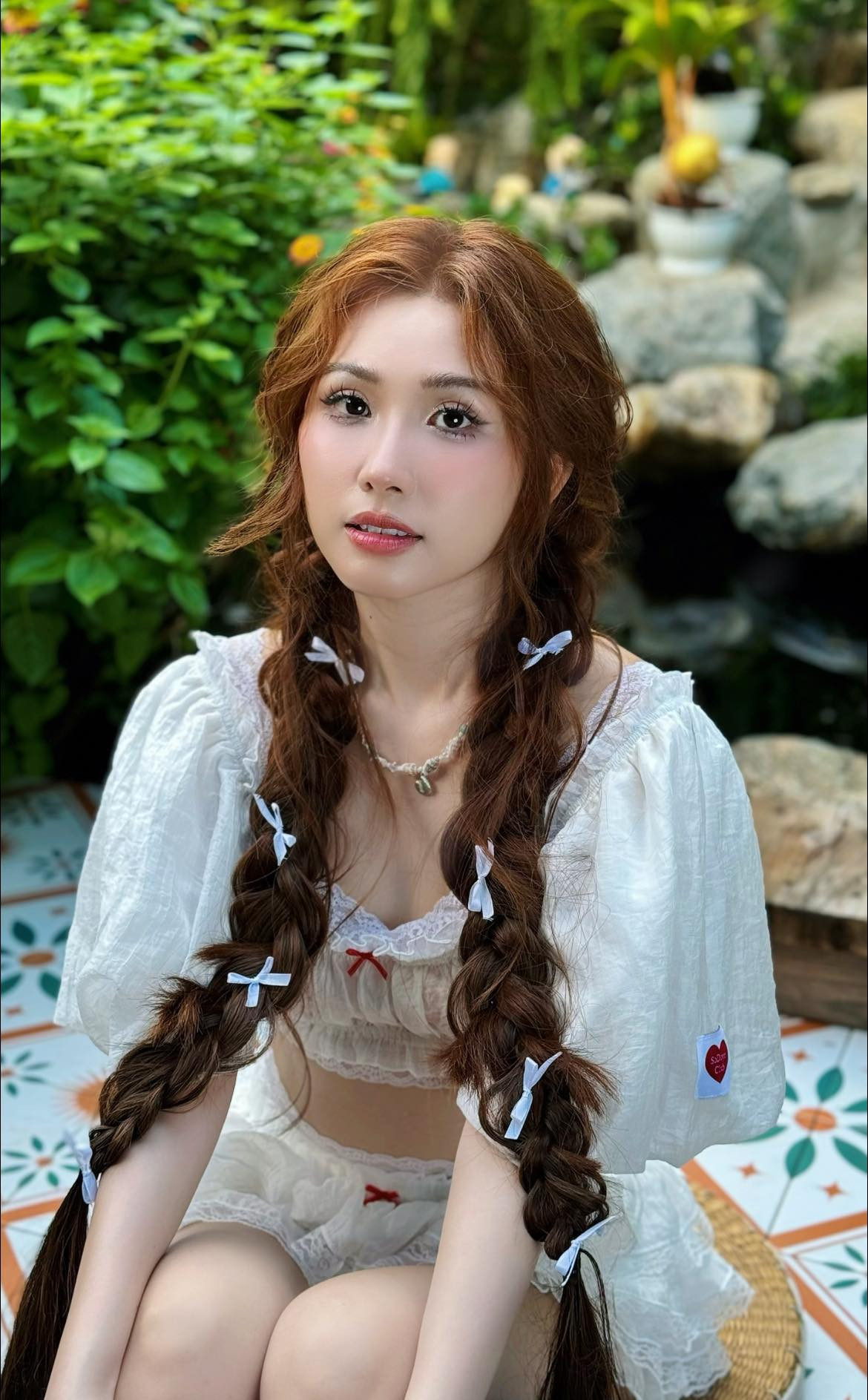 Lê Thị Thanh (biệt danh Thanh Mèo, sinh năm 1996) là hot girl nổi tiếng Sài thành. Gái xinh này từng có thời gian bị đồn là bạn gái của thủ môn Bùi Tiến Dũng.