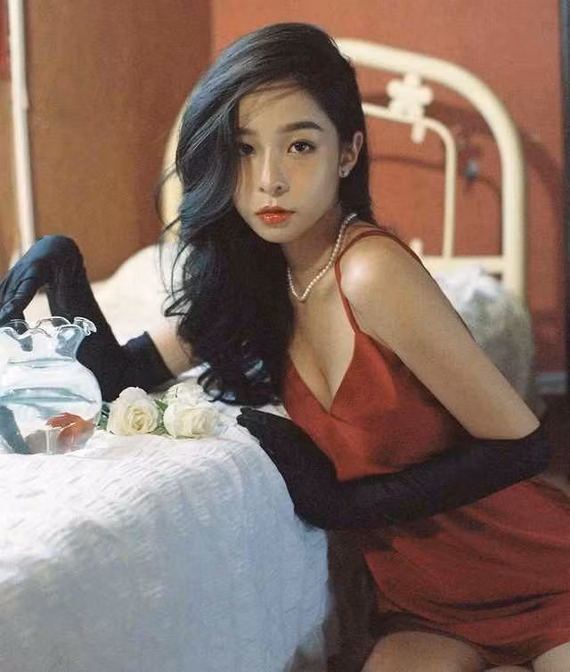 Danh tinh hot girl TikTok lam netizen 