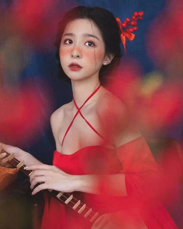 Hiện tại, Tammy Phạm đang theo học ngành marketing, chương trình Hoa Sen Plus, trường ĐH Hoa Sen.