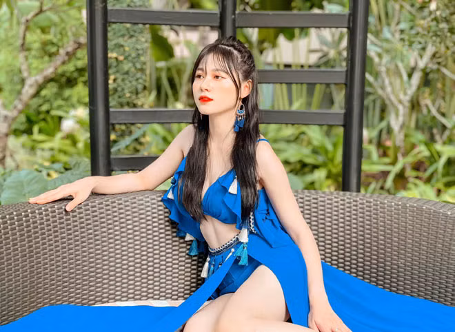 Ở ngôi trường nhiều nam sinh, cô gái Bắc Ninh được xem như bông hoa hiếm, luôn nhận được sự chú ý của mọi người. Bảo Thoa từng chia sẻ, trường Xây dựng đối với cô là một mối duyên bất ngờ và cô có nhiều kỷ niệm đẹp khi theo học tại ngôi trường này.