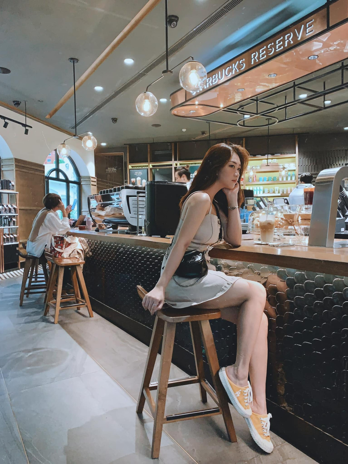 Ở Q&amp;A trên Instagram, tiếp viên hàng không Nam Phương đã có chia sẻ thoải mái về đề tài "bao giờ lấy chồng?" và nhanh chóng thu hút được sự chú ý và bình luận của nhiều người.