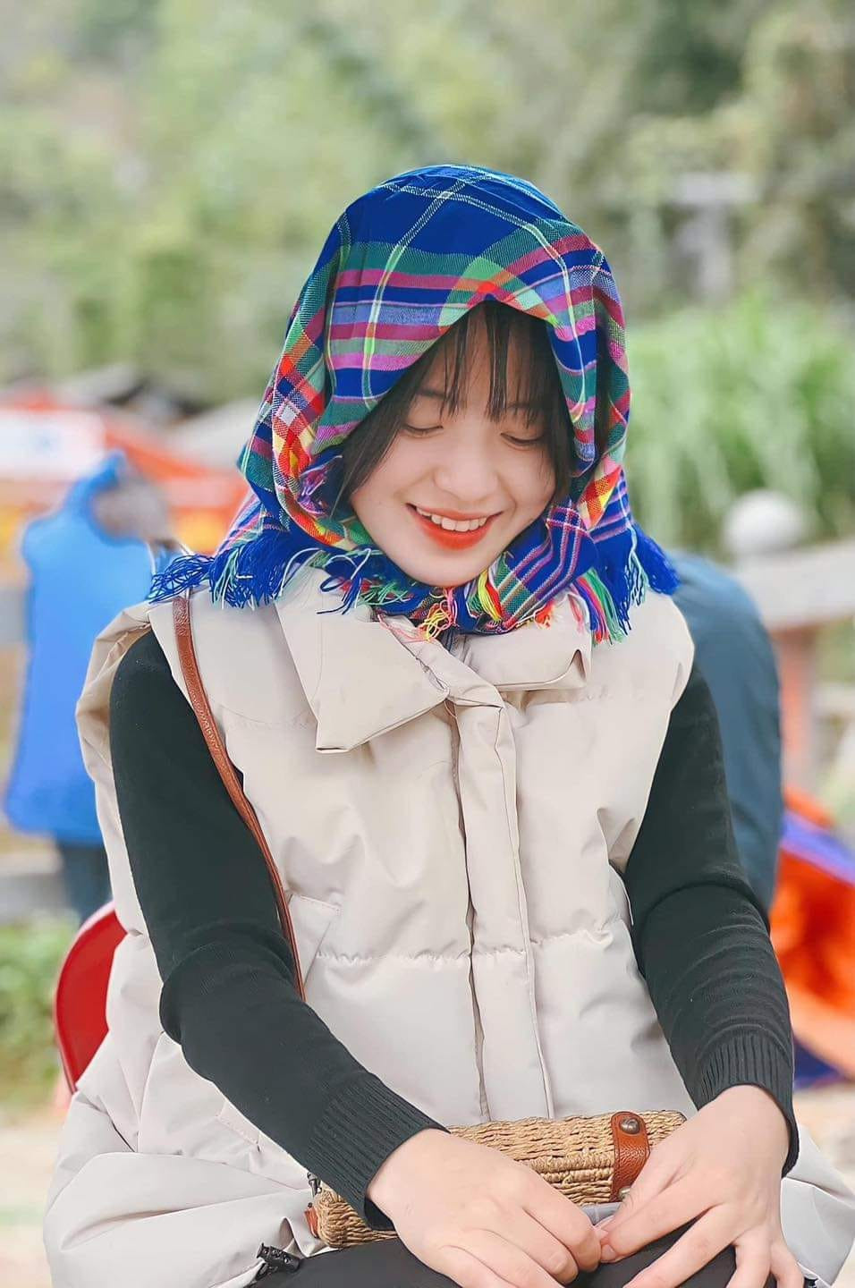 Năm 2019, cô bé tham dự "Liên hoan quốc tế sân khấu thử nghiệm lần thứ IV", xuất sắc dành Huy chương Bạc với vở diễn "Cô đồng". Vàng Sinh còn là Hoa khôi (2018) và Á khôi (2019) giải Bóng bàn - Cúp Hội nhà báo Việt Nam.