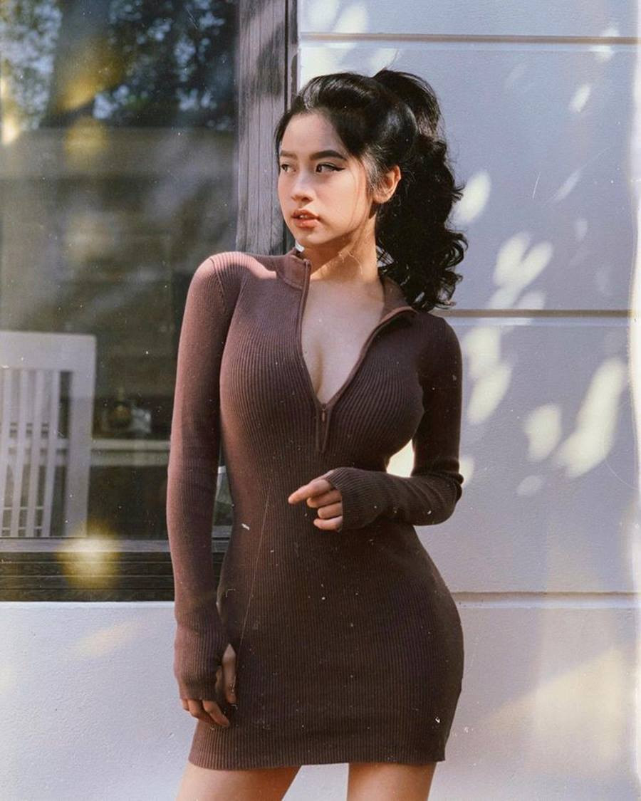 Nhờ lượng theo dõi khủng trên trang cá nhân, Hàn Hằng được nhiều thương hiệu chọn hợp tác PR sản phẩm. Từ đây, cô được mọi người đặt cho biệt danh "hot girl tạp hoá".