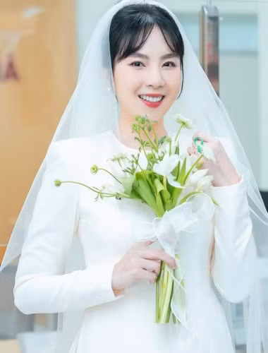 Nhà chồng Mai Ngọc là chủ doanh nghiệp nổi tiếng, hoạt động trong lĩnh vực BĐS và thương mại dịch vụ.