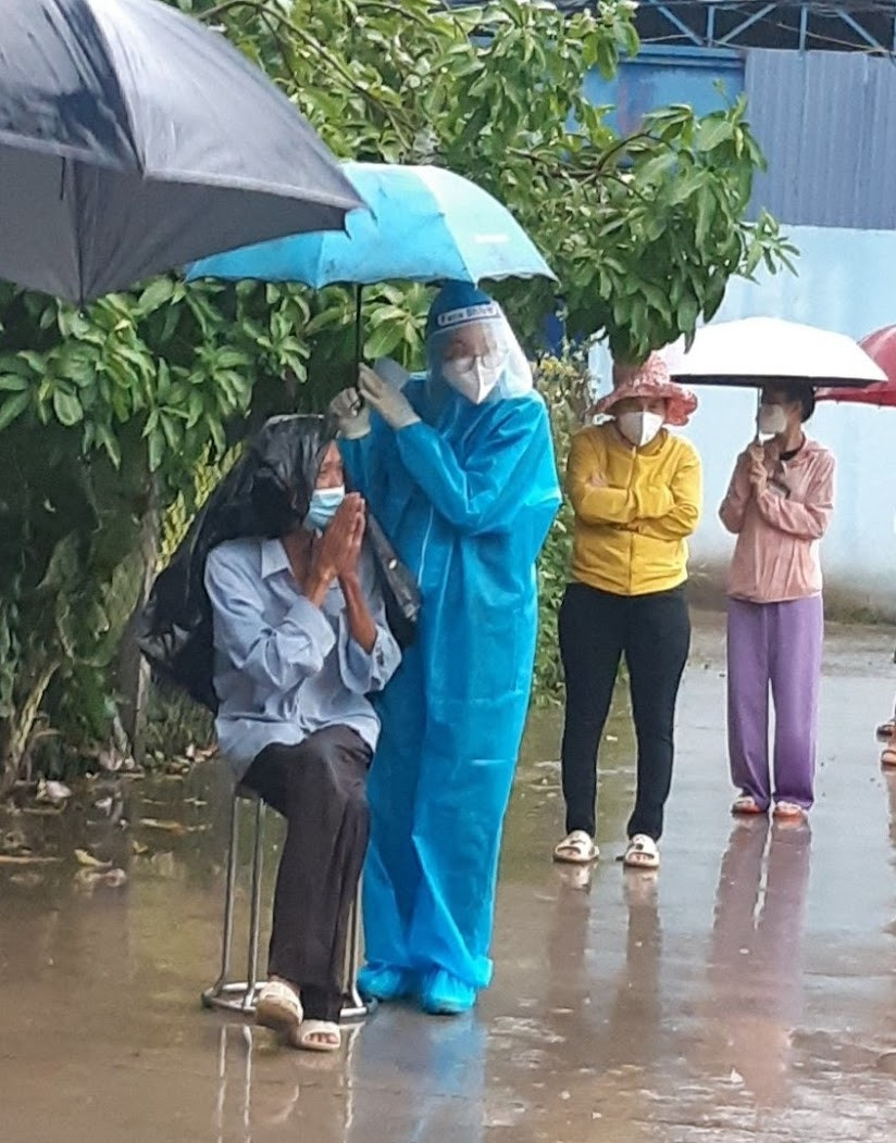 Với tinh thần, sức trẻ và đặc biệt với khẩu hiệu "Không Ai Bị Bỏ Lại Phía Sau", sức trẻ Việt Nam được thể hiện rõ ràng những lúc đất nước khó khăn như hiện tại.