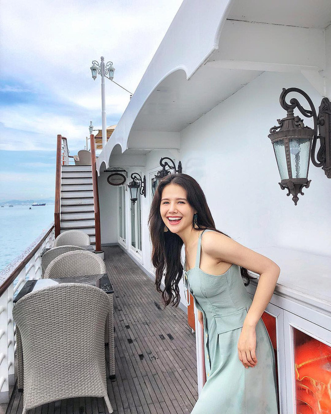 Không chỉ thế, nhan sắc của Phanh Lee cũng càng ngày càng thăng hạng cũng nhờ điều này người chồng "giấu mặt" của nàng hot girl cũng được khen lây.