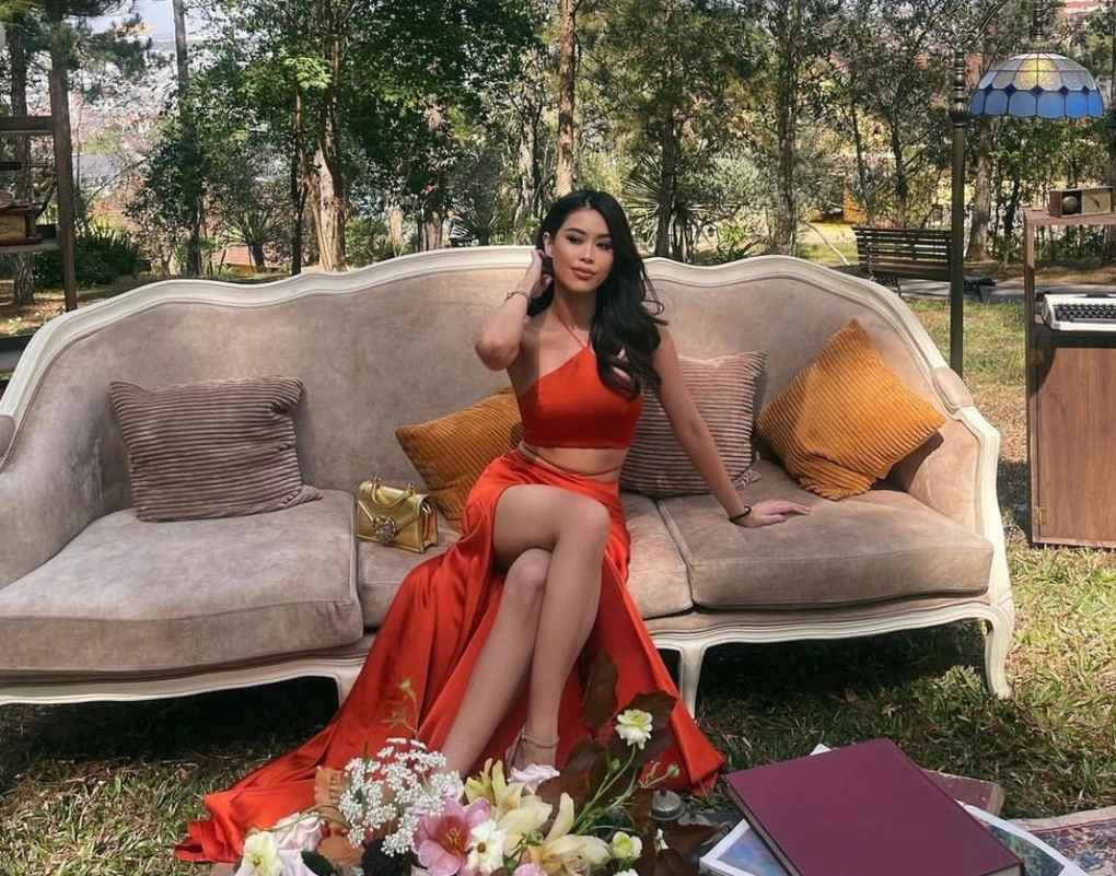 Nhắc đến Tiên Nguyễn, nhiều người nghĩ ngay đến nàng tiểu thư nhà giàu, thường xuyên tham gia các sự kiện thời trang cao cấp của nhà mốt Chanel, Dolce &amp; Gabbana, Versace...