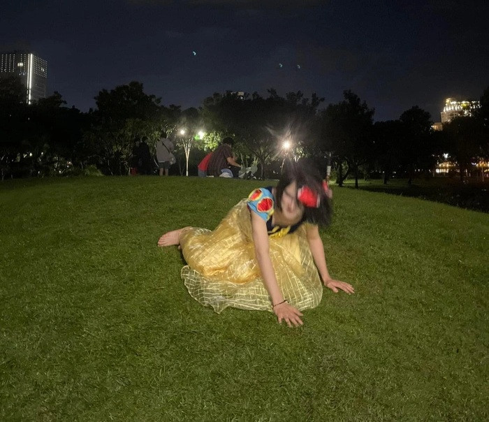 Việc thường xuyên livestream nhảy múa với nhiều hành động ưỡn ẹo "kỳ quặc" của Trần Đức Bo từng cũng khiến nhiều người bất bình.