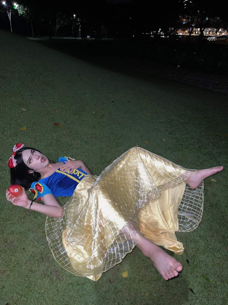 Tạo hình quái dị và cách tạo dáng "không giống ai" của Trần Đức Bo khiến netizen phải hốt hoảng.