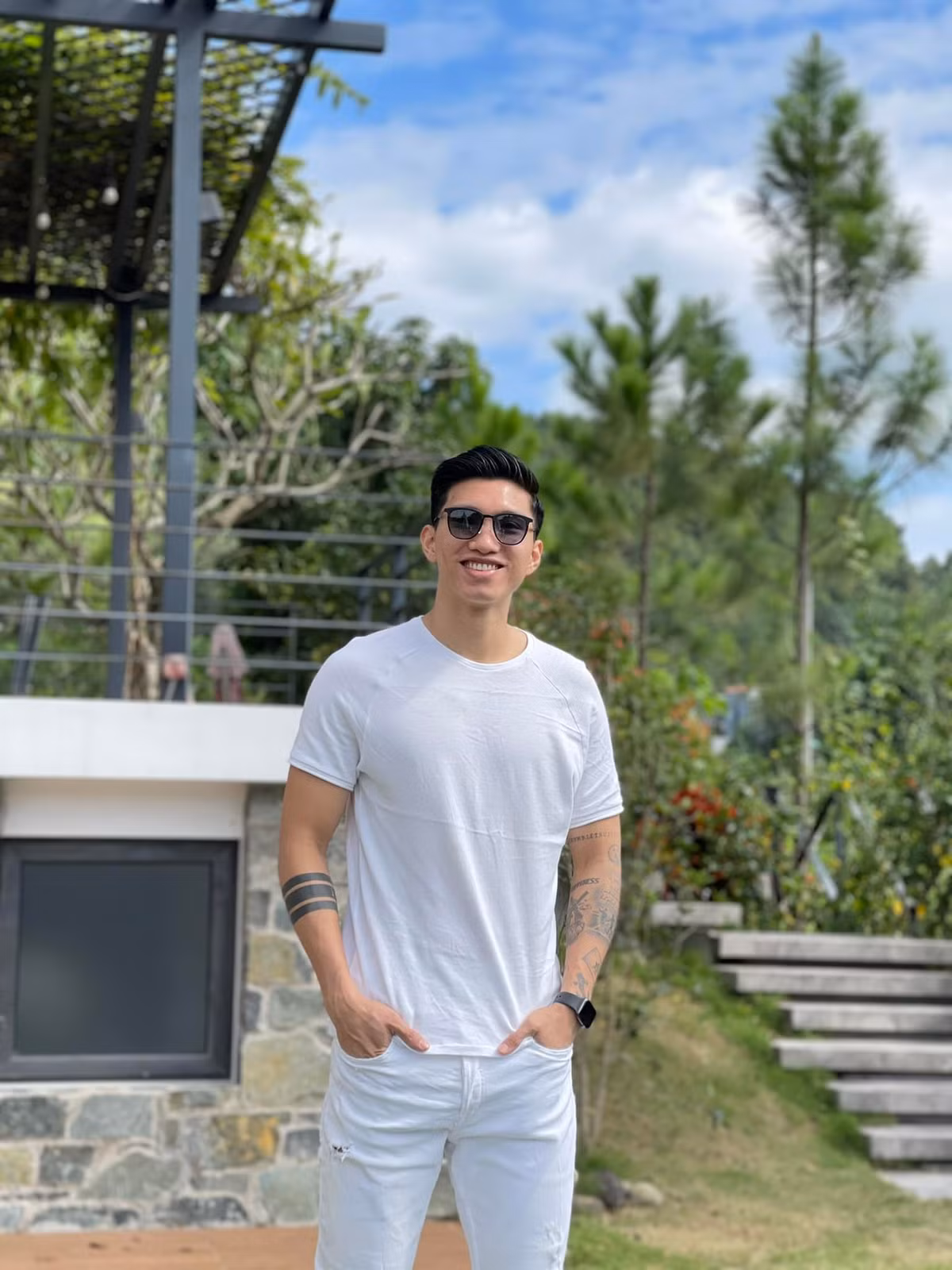 Về đời tư, Văn Hậu lộ vô số bằng chứng hẹn hò với top 10 Hoa Hậu Việt Nam 2020 tên Doãn Hải My. Tuy nhiên, người trong cuộc chưa có bất cứ phản hồi nào về chuyện này.