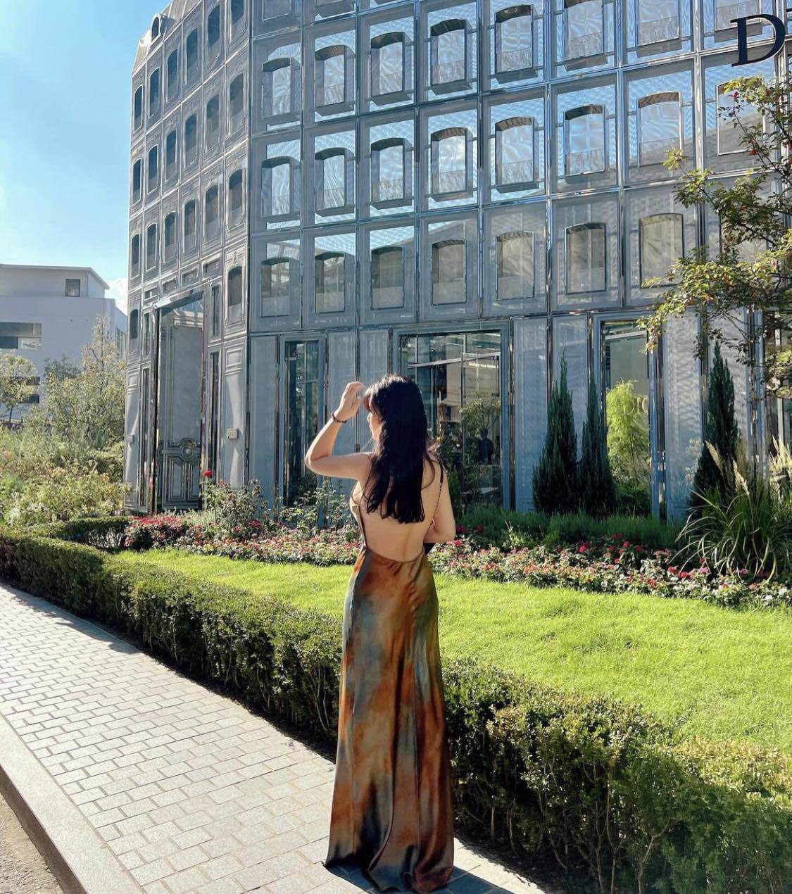 Nhiều người dành lời khen cho Ji Boram, dù vóc dáng của cô không quá thanh mảnh nhưng khi diện trang phục hở lưng vẫn rất quyến rũ. Ngắm những khoảnh khắc này, ít ai ngờ, cân nặng thực tế của cô là 67kg.