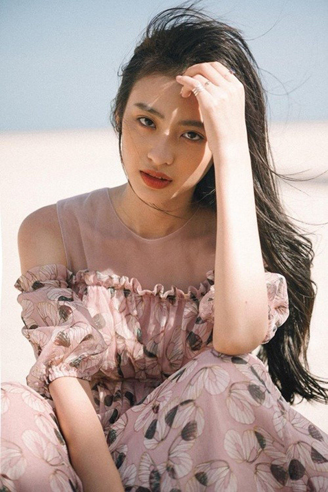 Cách đây khoảng 2 - 3 năm, Dương Minh Ngọc (sinh năm 1996) là một gái xinh đình đám trên Instagram. Cô nàng sở hữu ngoại hình cao ráo cùng gương mặt xinh đẹp không lẫn vào đâu được.