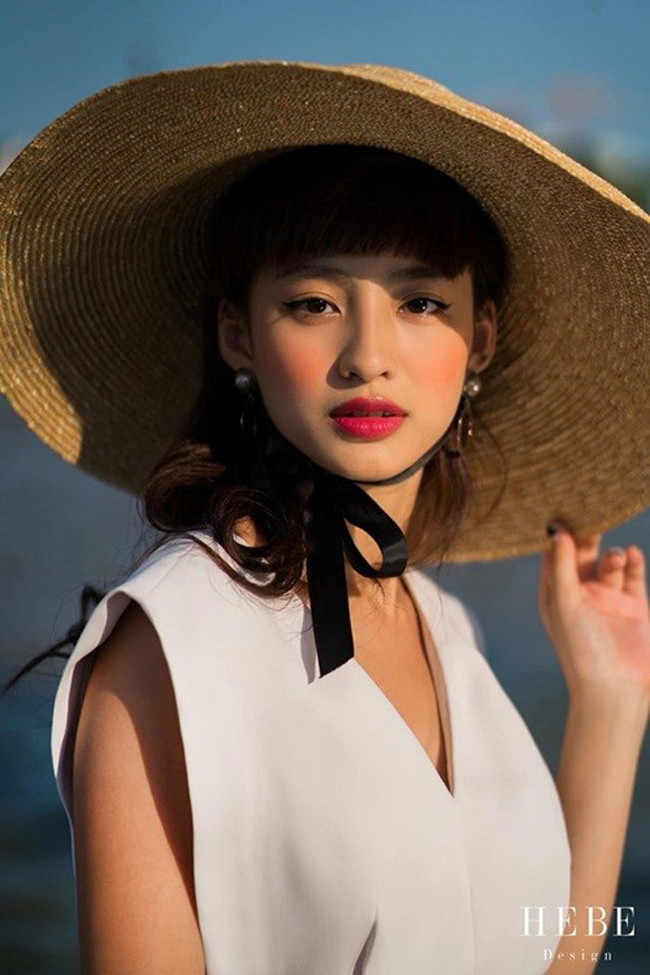 Nhiều người còn nhận xét hot girl Dương Minh Ngọc có thần thái của một ngọc nữ, toát lên vẻ thuần khiết, thoát tục.