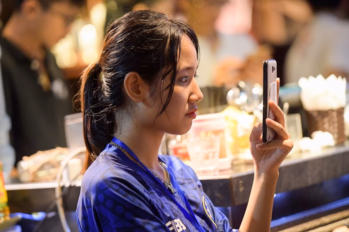 Không chỉ có các bạn trai mới ham mê bóng đá mà trong đó có vô vàn những bóng hồng.