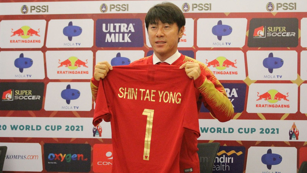 Trong lần đầu hít thở bầu không khí World Cup, người đồng hương với HLV Park Hang Seo thua Thụy Điển 0-1 và Mexico với tỷ số 1-2. Tuy nhiên, ở trận đấu cuối Shin Tae Yong lại cùng các học trò như Son Heung Min biến đội tuyển Đức sớm trở thành cựu vương và lần đầu tiên không vượt qua được vòng bảng sau 80 năm.