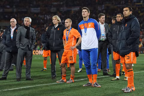 Lẫy lừng ở châu Âu nhưng Bert van Marwijk lại chịu thua HLV Park Hang Seo tại Vòng loại World Cup 2022 khu vực châu Á với ở trận lượt đi giữa đội tuyển Việt Nam và UAE trên SVĐ Mỹ Đình với bàn thắng duy nhất của Tiến Linh.