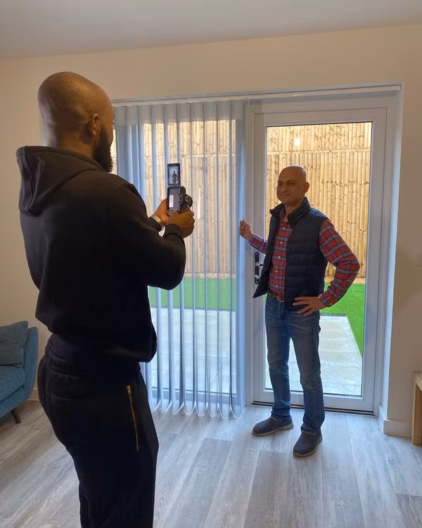 Dù là niềm cảm hứng cho những bức ảnh hài hước, ít người biết rằng "ông chú" lại sở hữu một bản lý lịch nghề nghiệp khá ấn tượng.