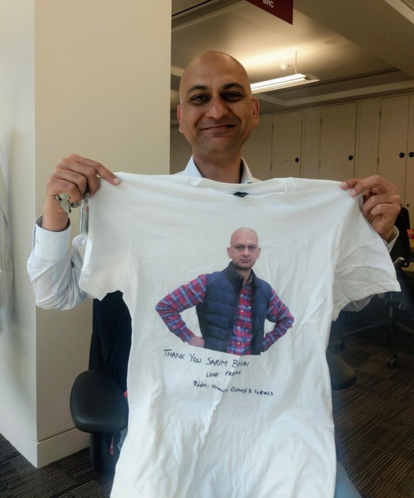 Thường xuyên xuất hiện trên các trang mạng xã hội nổi tiếng trên thế giới với khuôn mặt chán chường, Muhammad Sarim Akhtar được coi là một trong số những niềm cảm hứng của ảnh chế meme.