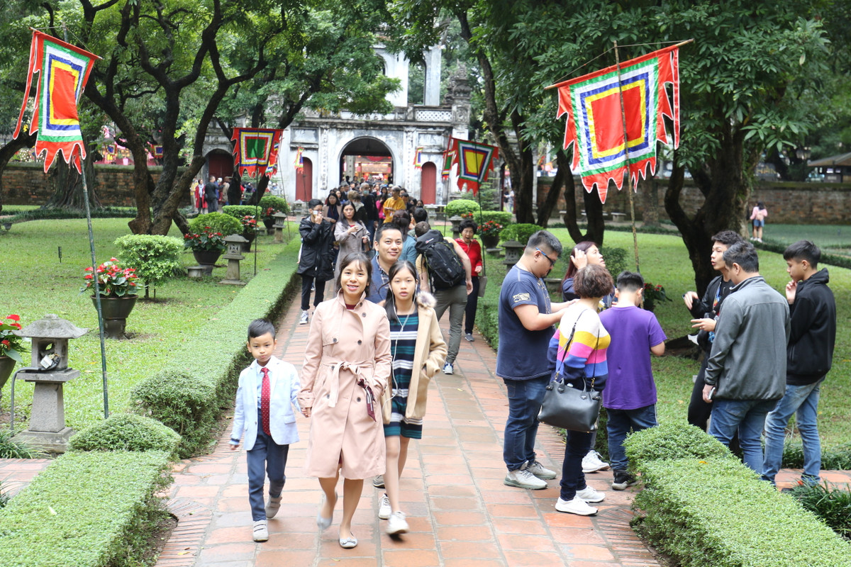 Để phục vụ nhu cầu xin chữ của người dân, Trung tâm hoạt động văn hóa khoa học Văn Miếu - Quốc Tử Giám đã tổ chức Hội chữ Xuân Canh Tý.