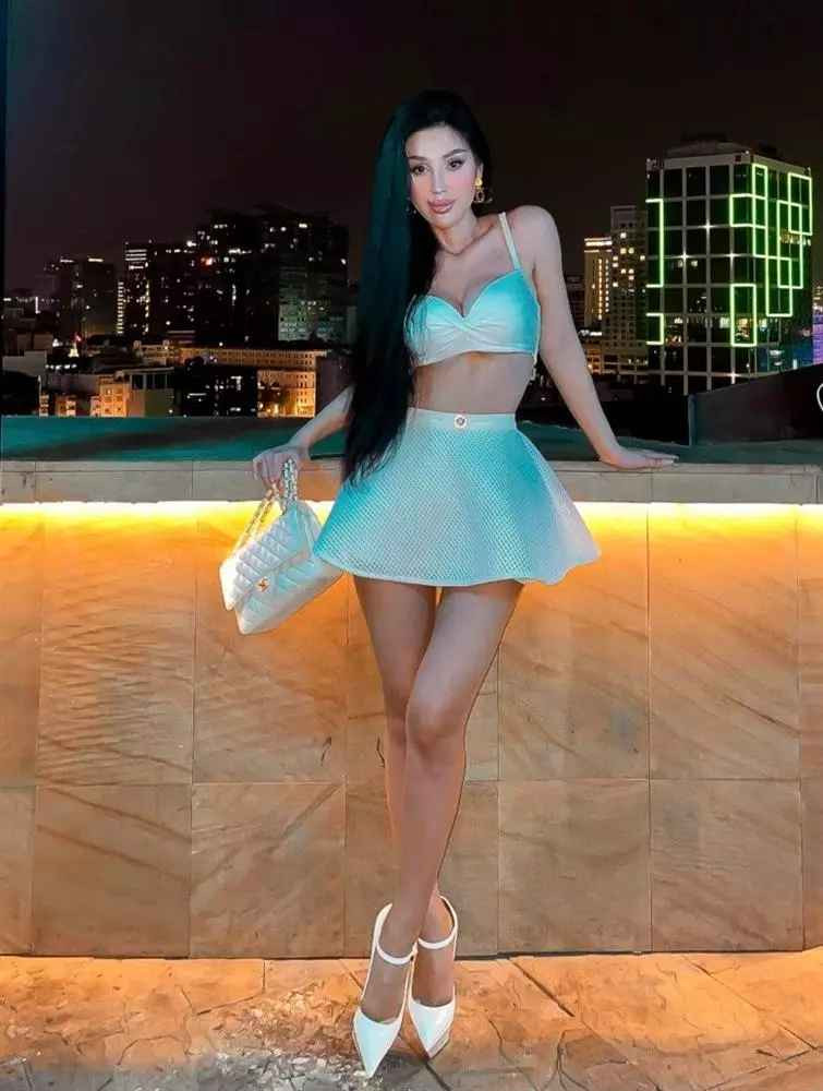 Ông xã là người nước ngoài nhưng cùng Phương Ánh và con định cư tại Việt Nam. Ông xã đồng hành cùng cô trong chuyện nuôi dạy con trai, anh ngoài giờ đi làm là thích về nhà quấn quýt bên con trai. Cả hai rất ít khi xảy ra mâu thuẫn và nếu có thì giải quyết nhanh nhất có thể.