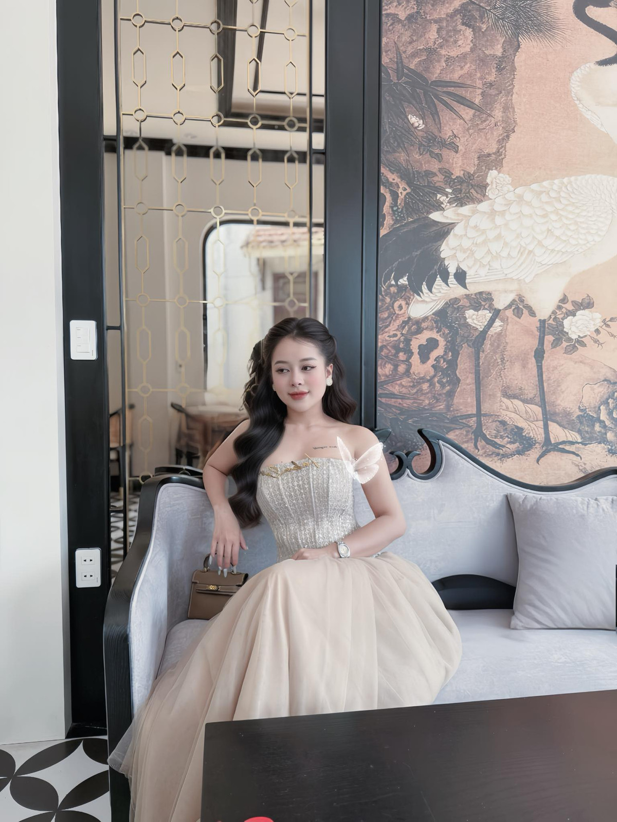 Dẫu vậy, không thể phủ nhận nhờ bộ outfit này mà hot girl đang ngày càng nhận được đông đảo sự chú ý.