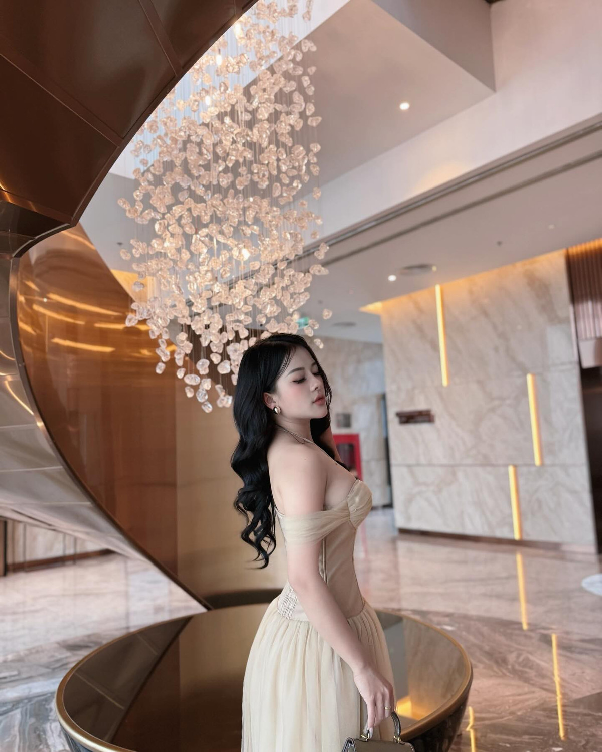 Cô nàng hot girl PT thường xuyên khoe những bức ảnh gợi cảm lên trang cá nhân.