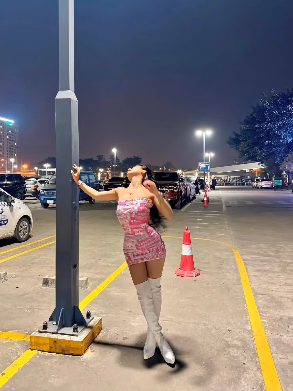 Thoáng qua cũng gần 1 năm giải nghệ, đôi lúc xem lại video có nhiều cảm xúc ùa về, nhớ các bạn của tui", Cựu VĐV TDDC tâm sự.