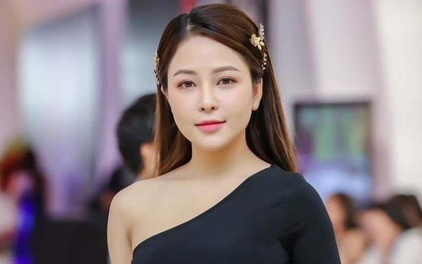 Trước đó, Trâm Anh vốn ghi dấu với hình tượng mái tóc dài đầy dịu dàng, nữ tính.