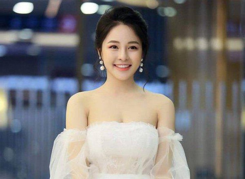 Dường như bởi vậy nên mới đây, fans của Trâm Anh mới đưa ra gợi ý cho cô nàng nuôi lại tóc dài.