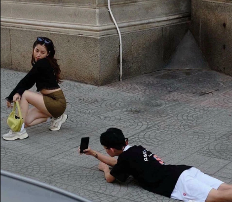 Muốn "nóc nhà" đẹp việc các chàng phải hi sinh bộ outfit là điều hoàn toàn có thể chấp nhận được.