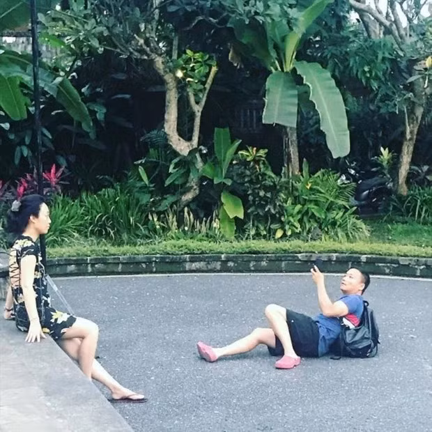 Đối với con gái, việc chụp ảnh sống ảo cực kì quan trọng. Bởi lẽ, nó không chỉ có mục đích đăng lên mạng xã hội mà còn lưu giữ kỉ niệm.