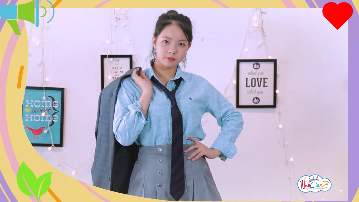 Không dừng lại ở chuyện “cùng nhau làm đẹp”, NanCiezZ còn hướng dẫn các bạn tự tay làm những món đồ dễ thương, xinh xắn bằng những vật liệu đơn giản và vô cùng dễ làm trong chuyên mục DIY.