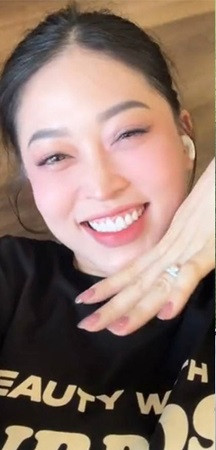 Những clip hậu trường cũng khiến khán giả không nhịn nổi cười vì quá hài hước. Những sáng tạo này giúp trào lưu "ngã lau sàn nhà" trở nên muôn màu muôn vẻ và không hề bị nhàm chán.