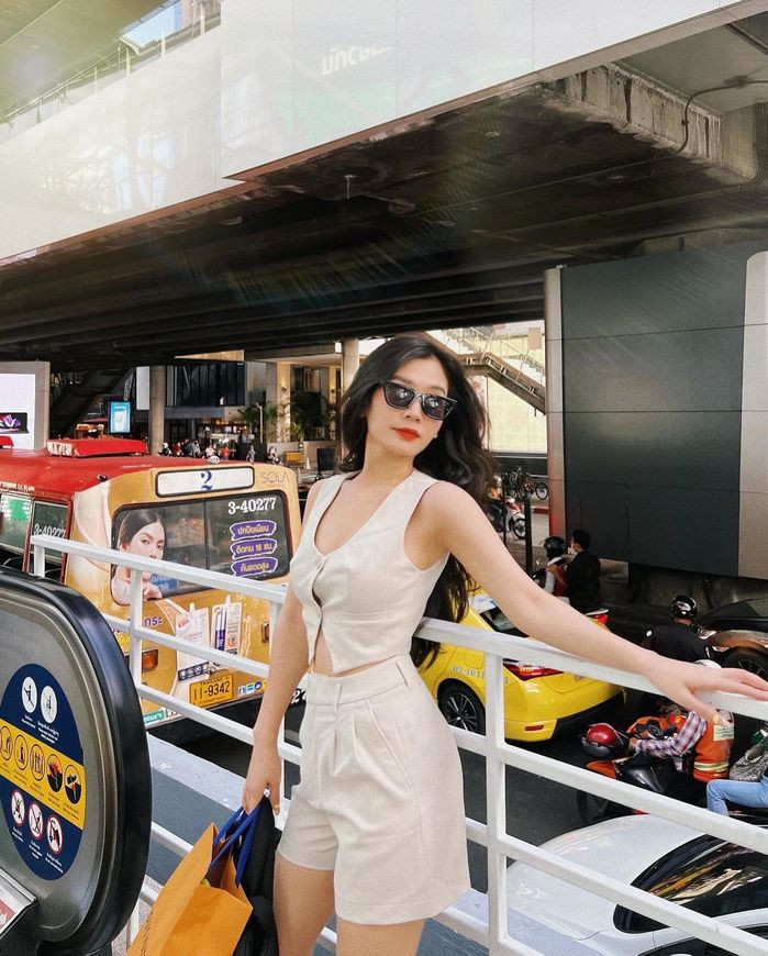 Hiện tại, Chù Disturbia ít xuất hiện trong các sự kiện giải trí mà chỉ ở nhà tận hưởng cuộc sống với gia đình, người thân cùng những chuyến du lịch sang chảnh của mình.