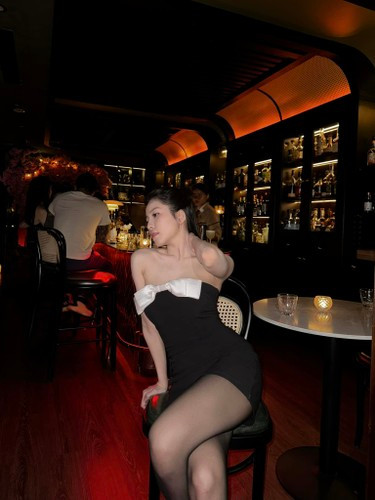 Trước đó, Trâm Anh nhiều lần chia sẻ trạng thái hay story ẩn ý, nếu không có được tình yêu viên mãn cô nàng sẽ nỗ lực trở thành "phú bà" của chính mình.