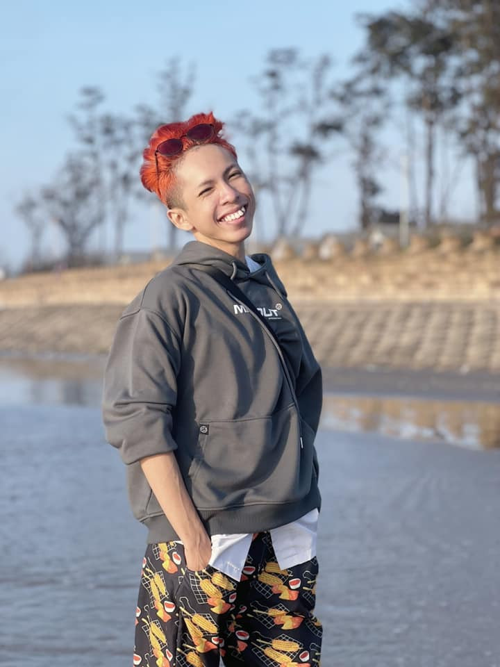 Nói về thu nhập cá nhân, Thành Ý cũng hé lộ rằng: "Hiện tại, thu nhập của Ý cũng khá ổn định. Nếu tháng nào chăm chỉ thì có thể kiếm hơn 100 triệu đồng/tháng. Tuy nhiên mạng xã hội không phải nguồn thu chính của mình, mà ngoài làm TikTok, mình còn là một thợ trang điểm, đang cho thuê trang phục cũng như dạy make up."