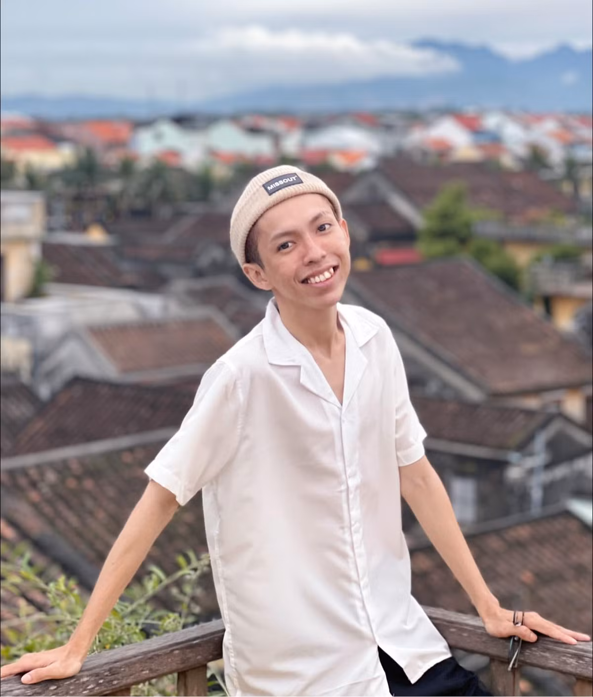 Nhờ có sự ủng hộ của người xem, đến nay kênh TikTok của Thành Ý đã ngày càng phát triển hơn. Cũng nhờ đó, cuộc sống của cậu bạn dần trở nên thoải mái, ổn định hơn. 9X tiết lộ: "Hiện tại gia đình mình đã ổn định. Mình sống với mẹ và ba, còn hai chị đã ra ở riêng. Cuộc sống rất vui vẻ."