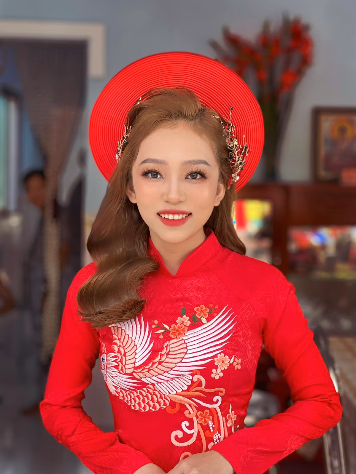 Một trong những điều khiến dân tình ấn tượng nhất ở các clip của Thành Ý đó là trang phục của anh chàng. Ngoài áo dài, nam TikToker còn mạnh tay chi một số tiền rất lớn để mua váy dạ hội, trang phục dân tộc Việt Nam...