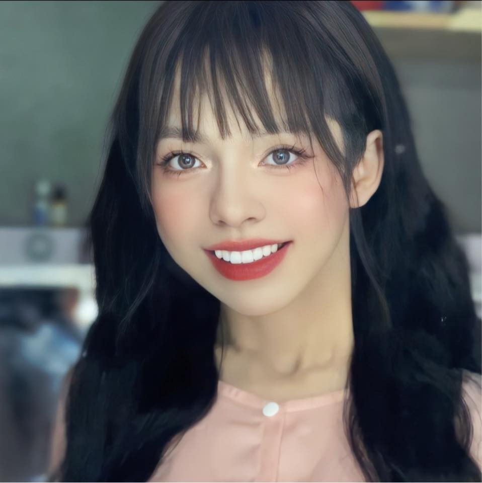 Mới đây, chủ kênh TikTok má Cám còn không ngần ngại khoe hành trình tân trang nhan sắc, thực hiện chỉnh sửa khuôn mặt. Điều này đã thu hút rất nhiều sự chú ý từ người xem.