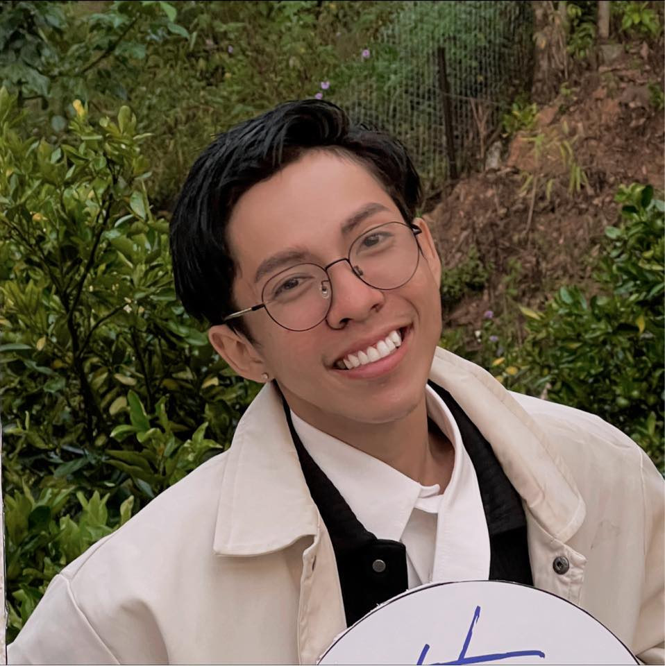 Tuy vất vả là vậy, nhưng cũng nhờ đó, Thành Ý mới có cơ duyên biết đến TikTok. Chia sẻ với chúng tôi, cậu bạn cho biết: "Hai chị mình tham gia TikTok từ năm 2018, thuộc top những người tham gia đầu tiên. Khi thấy đề xuất, mình cũng tò mò tải về rồi từ đó tìm hiểu, sử dụng đến tận bây giờ."