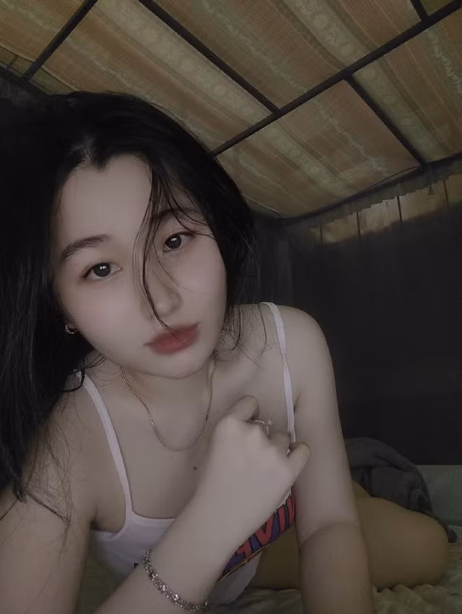 Ban đầu, Thanh Thanh bắt đầu hành trình giảm cân bằng cách ăn kiêng, thậm chí là nhịn ăn. Tuy nhiên, hiệu quả đâu không thấy, chỉ thấy hậu quả là cô bị suy nhược cơ thể, vàng da, rụng tóc.