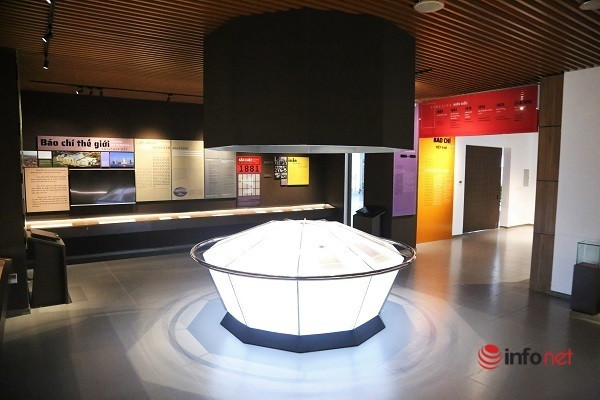 Điểm nhấn thứ 2 là “bục kim cương" nằm ở gian 1865 – 1925.