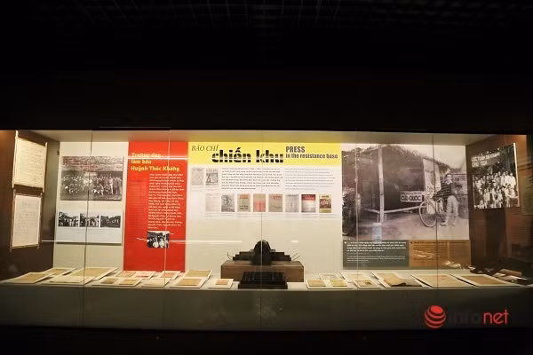 Báo chí chiến khu ở gian 1945 – 1954.