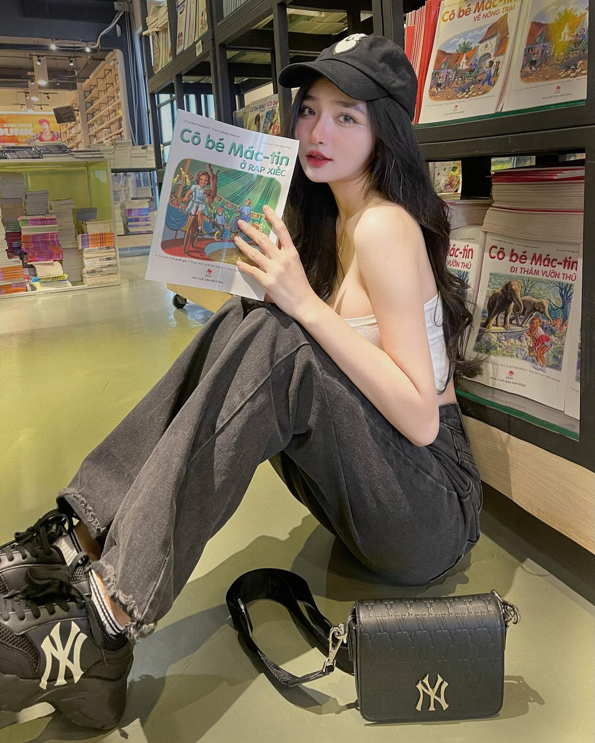 Với sự cố gắng không ngừng cùng với một chút may mắn, Khánh Linh nắm bắt được nhiều cơ hội tốt trong công việc. Cô nàng trở thành mẫu ảnh có tiếng, được nhiều thương hiệu thời trang "săn đón". Ngoài ra, Khánh Linh cũng là chuyên gia trang điểm được nhiều hot girl lựa chọn.