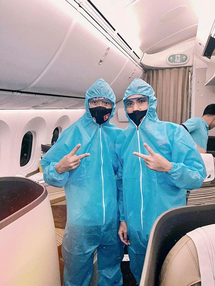 Chuyến bay chở ĐT Việt Nam cất cánh lúc 16h10 ngày 26/5 tại sân bay Nội Bài (Hà Nội) và tới Dubai (UAE) vào 19h45 giờ địa phương (22h45 giờ Việt Nam).